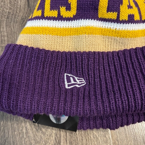 New Era Los Angeles Lakers Cuffed Knit Pom Beanie Hat Purple OSFM New With Tags - Picture 6 of 9